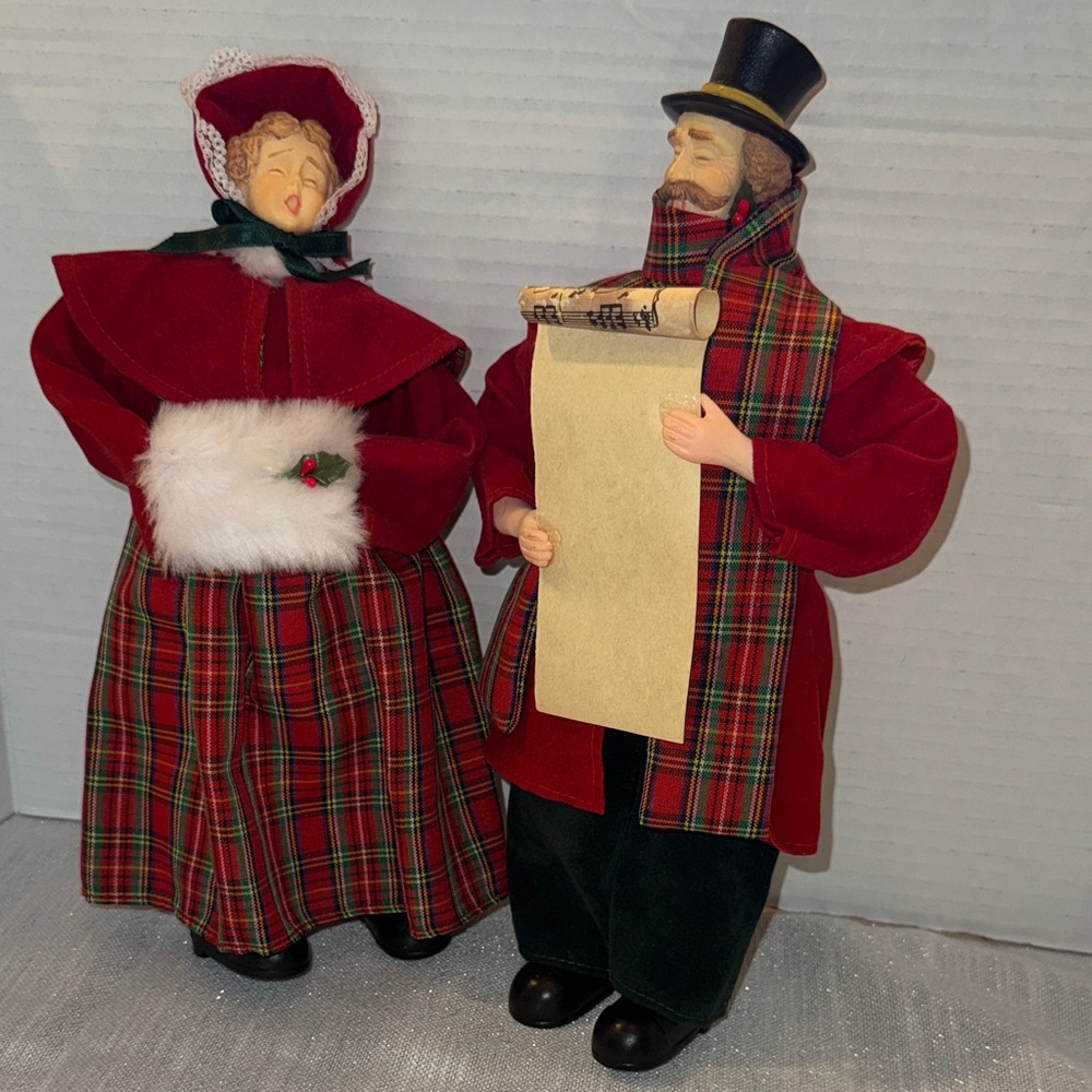 Vigor Caroler Couple Red and Green Plaid top hat, muff & carols 1989 vintage 11”